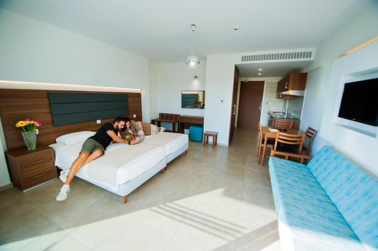 Livas Hotel Apartments Pernera Bagian luar foto