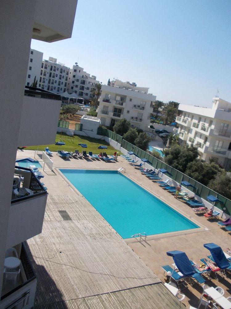 Livas Hotel Apartments Pernera Bagian luar foto