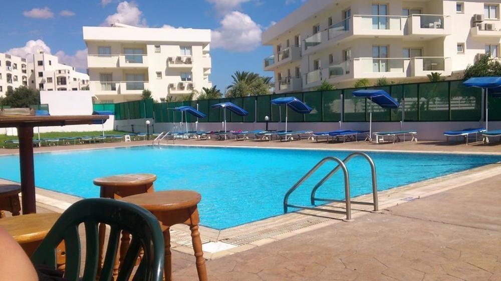 Livas Hotel Apartments Pernera Bagian luar foto