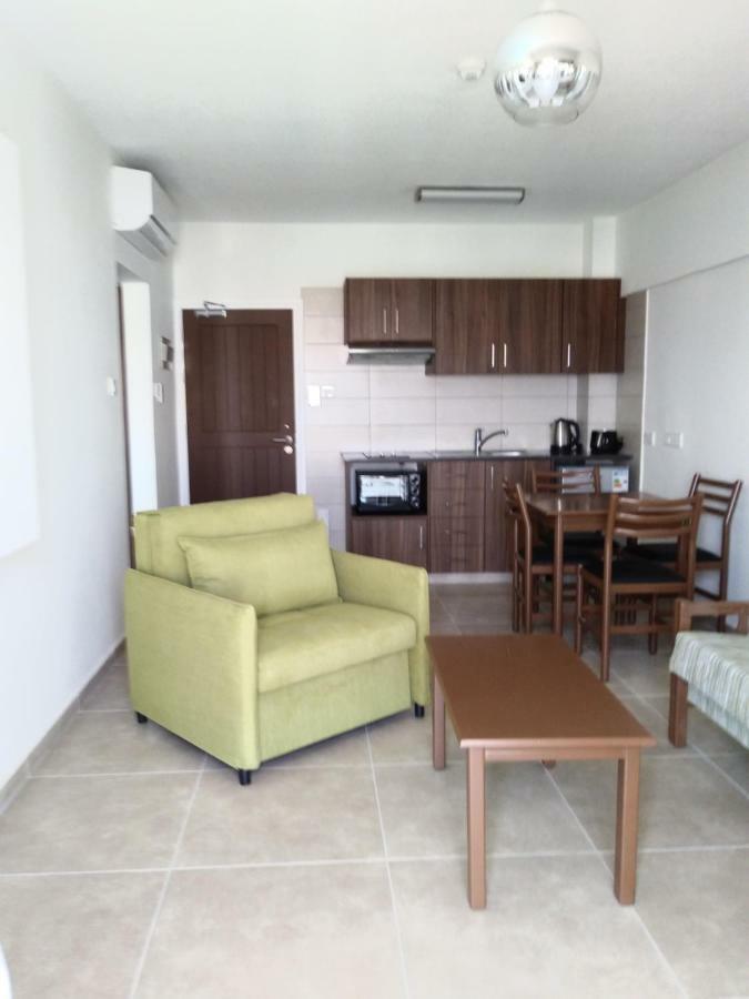 Livas Hotel Apartments Pernera Bagian luar foto
