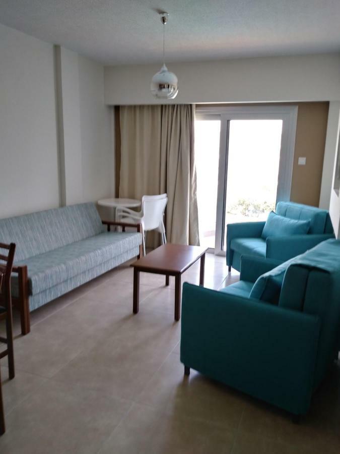 Livas Hotel Apartments Pernera Bagian luar foto