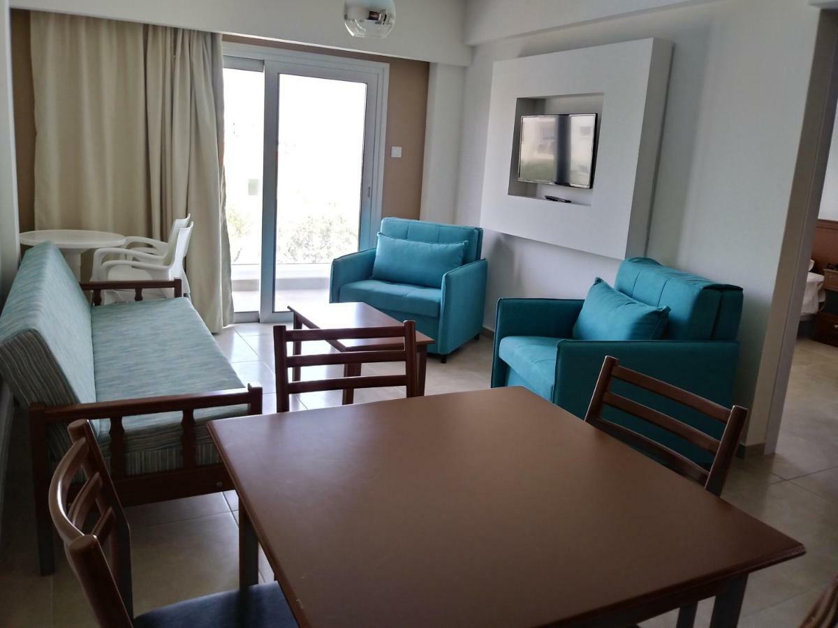 Livas Hotel Apartments Pernera Bagian luar foto
