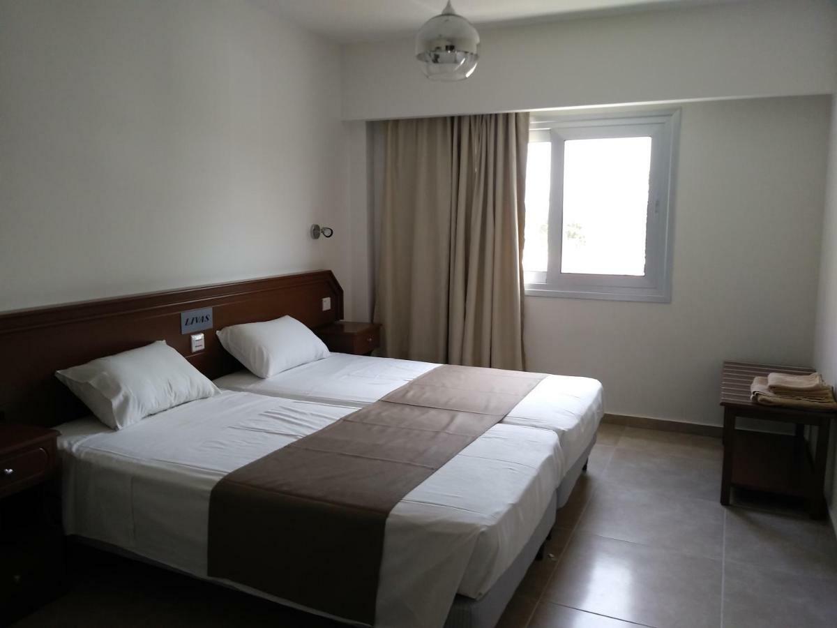 Livas Hotel Apartments Pernera Bagian luar foto